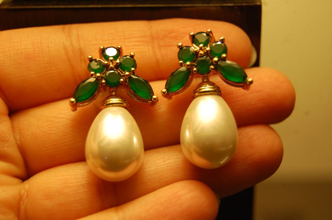 PEARL DROP WITH GREEN EARRINGS