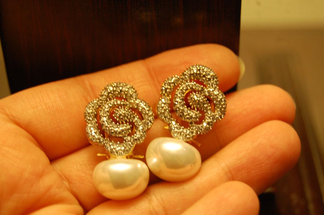 zircon earrings with pearls