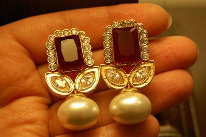 RED STONE EARRINGS WITH PEARLS