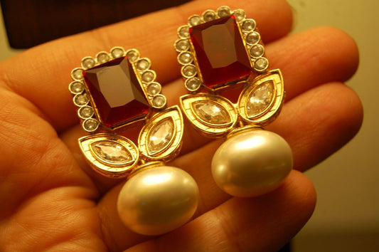 RED STONE EARRINGS WITH PEARLS