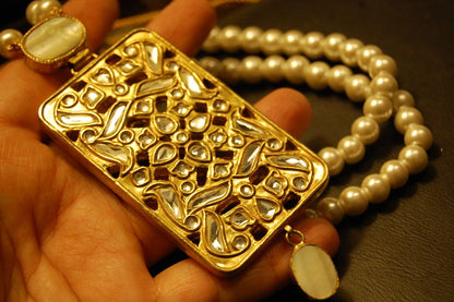 KUNDAN & PEARLS MALA SET