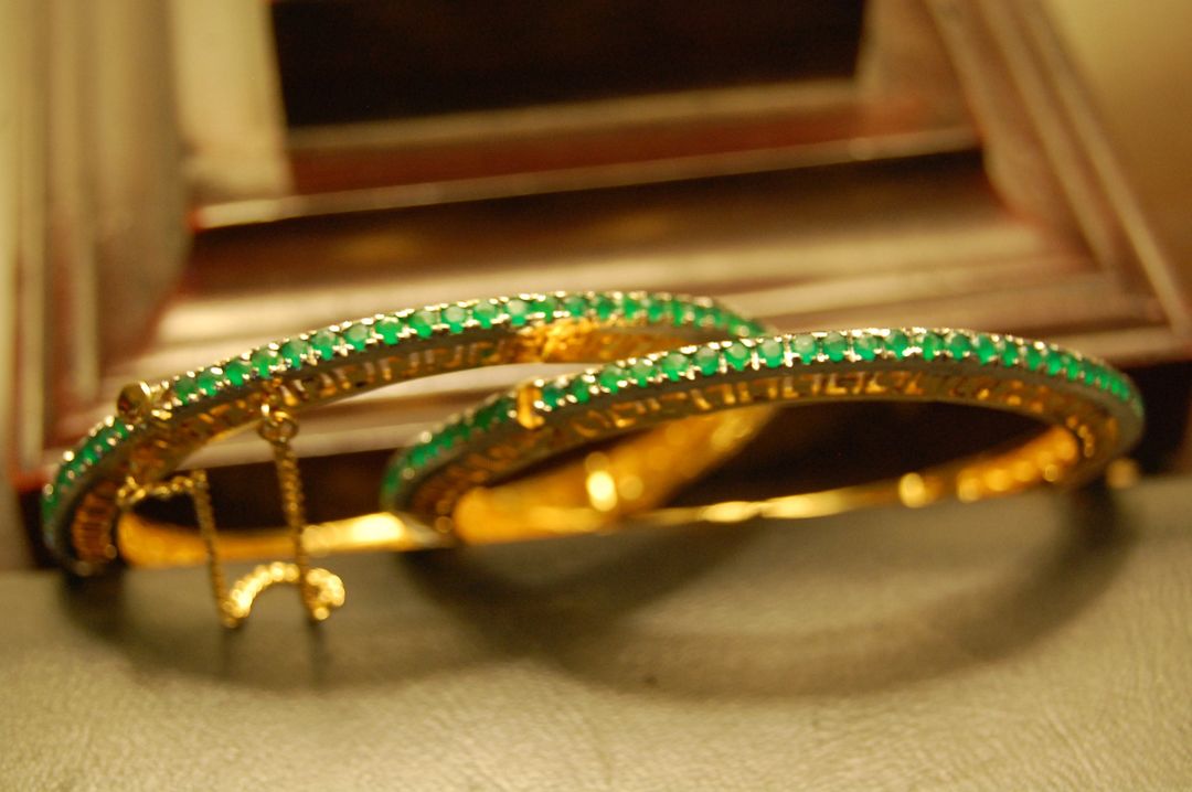ELEGANT GREEN BANGLES