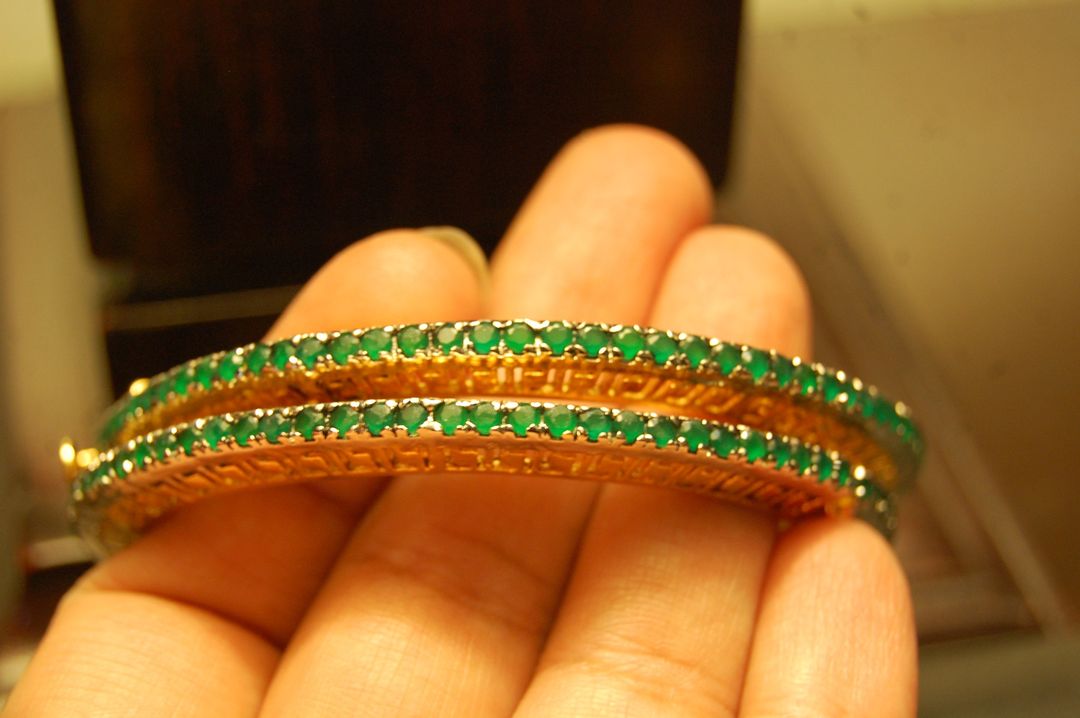 ELEGANT GREEN BANGLES