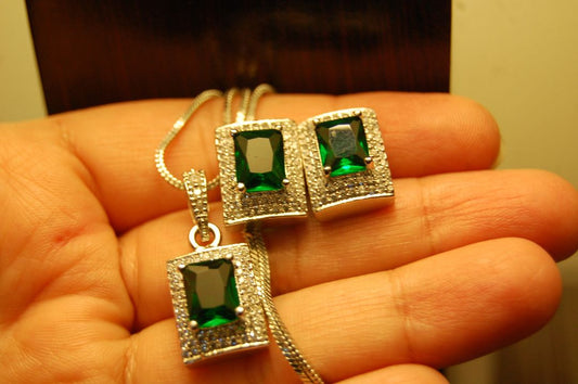ZIRCON & GREEN PENDENT SET