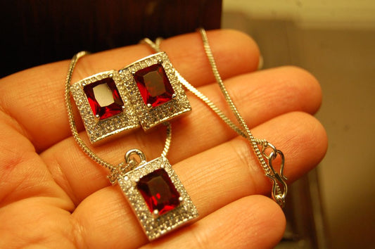 ZIRCON & RED PENDENT SET