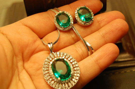 ZIRCON PENDANT SET IN GREEN