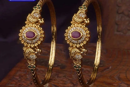 SINGLE ELEGANT INDIAN BANGLE WITH A RED STONE