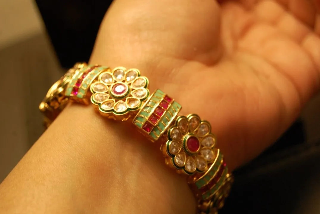 SINGLE FLORAL INDIAN KARA (OPENABLE)