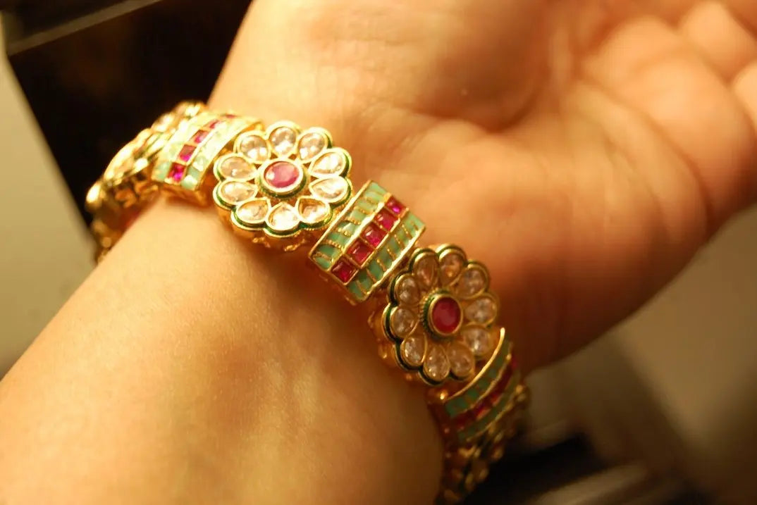 SINGLE FLORAL INDIAN KARA (OPENABLE)