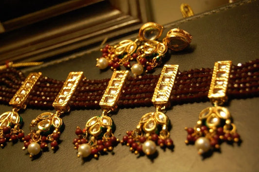 ELEGANT CHOKER KUNDAN SET IN RED