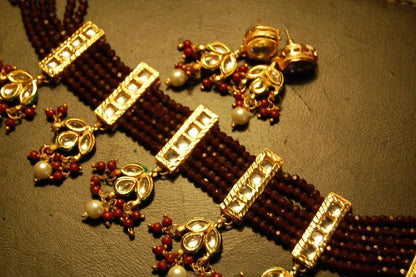 ELEGANT CHOKER KUNDAN SET IN RED
