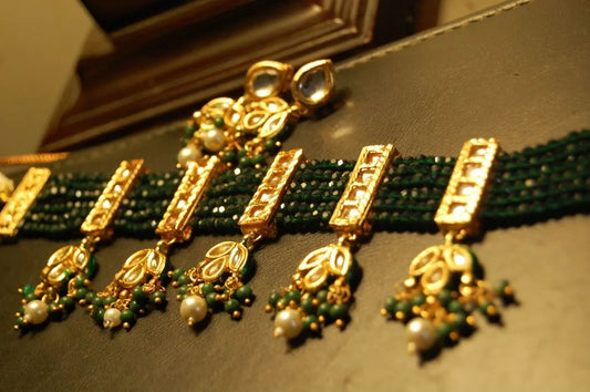 ELEGANT CHOKER KUNDAN SET IN GREEN