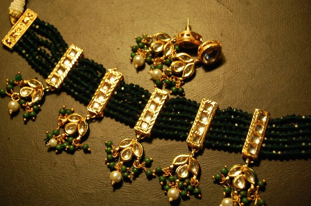 ELEGANT CHOKER KUNDAN SET IN GREEN