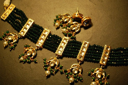 ELEGANT CHOKER KUNDAN SET IN GREEN