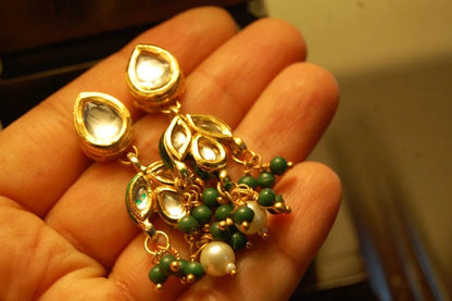 ELEGANT CHOKER KUNDAN SET IN GREEN