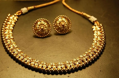 DELICATE GOLDEN GULUBAND SET