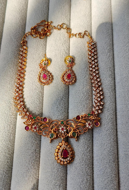 ELEGANT SOUTH INDIAN NECKLACE SET