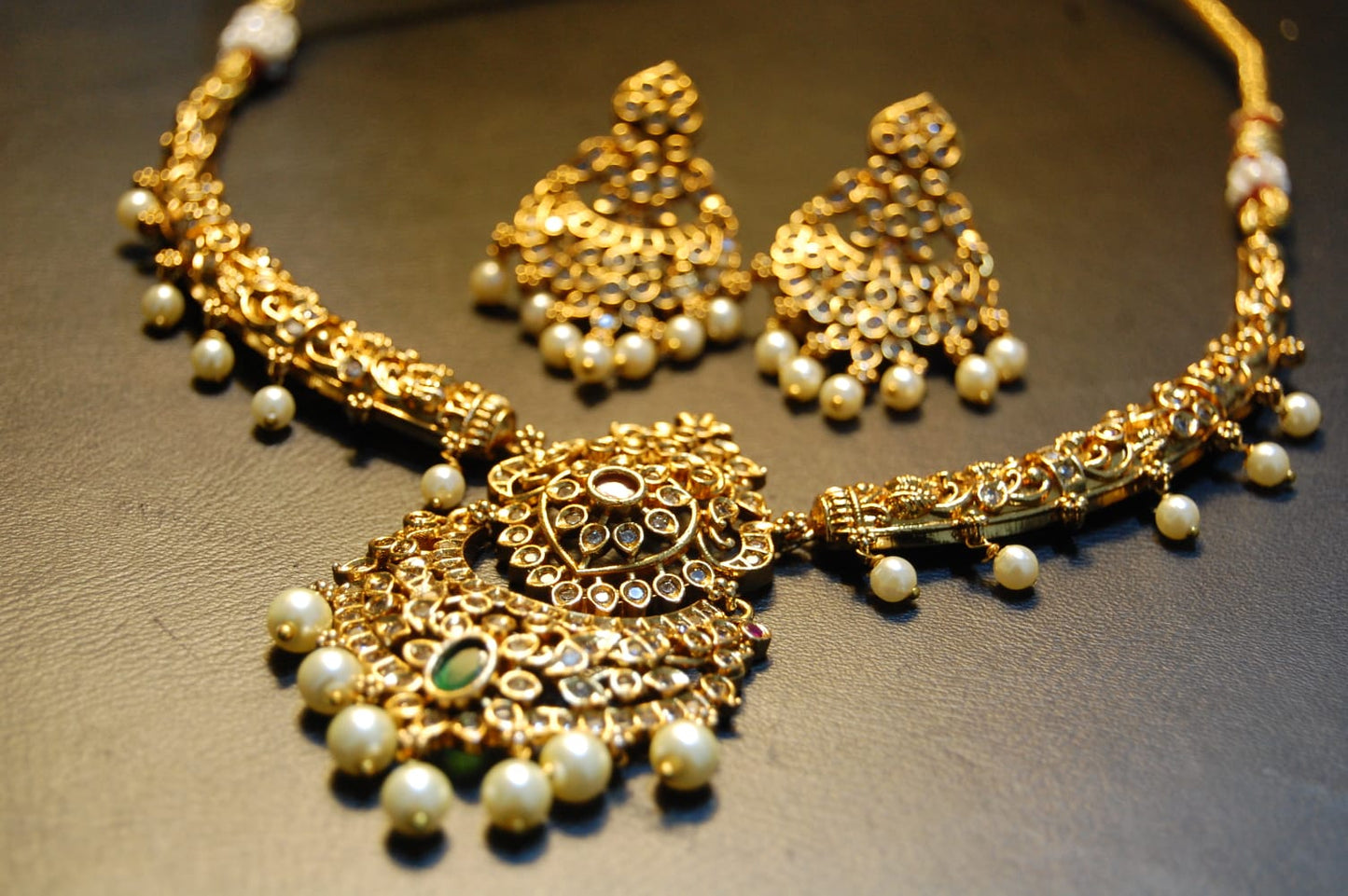 ELEGANT SOUTH INDIAN NECKLACE SET