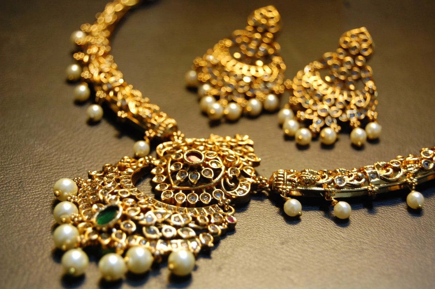 ELEGANT SOUTH INDIAN NECKLACE SET