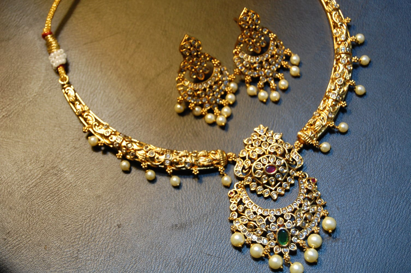 ELEGANT SOUTH INDIAN NECKLACE SET