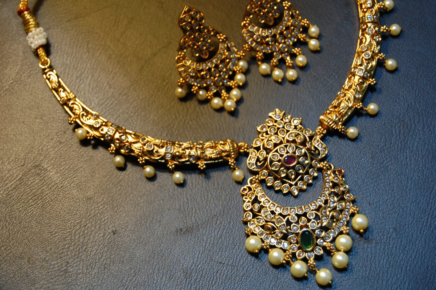 ELEGANT SOUTH INDIAN NECKLACE SET