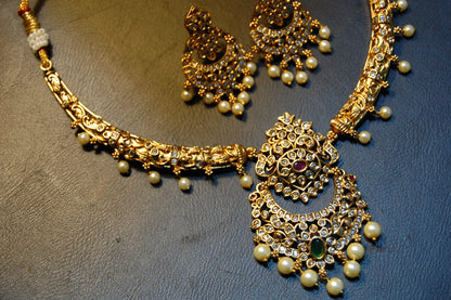 ELEGANT SOUTH INDIAN NECKLACE SET