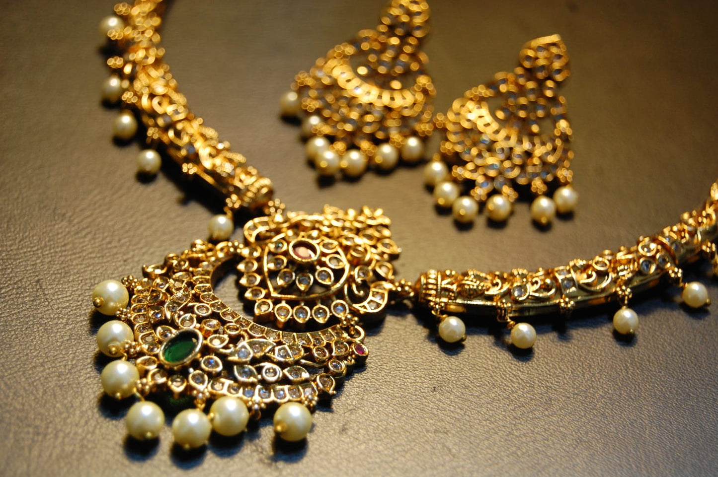 ELEGANT SOUTH INDIAN NECKLACE SET