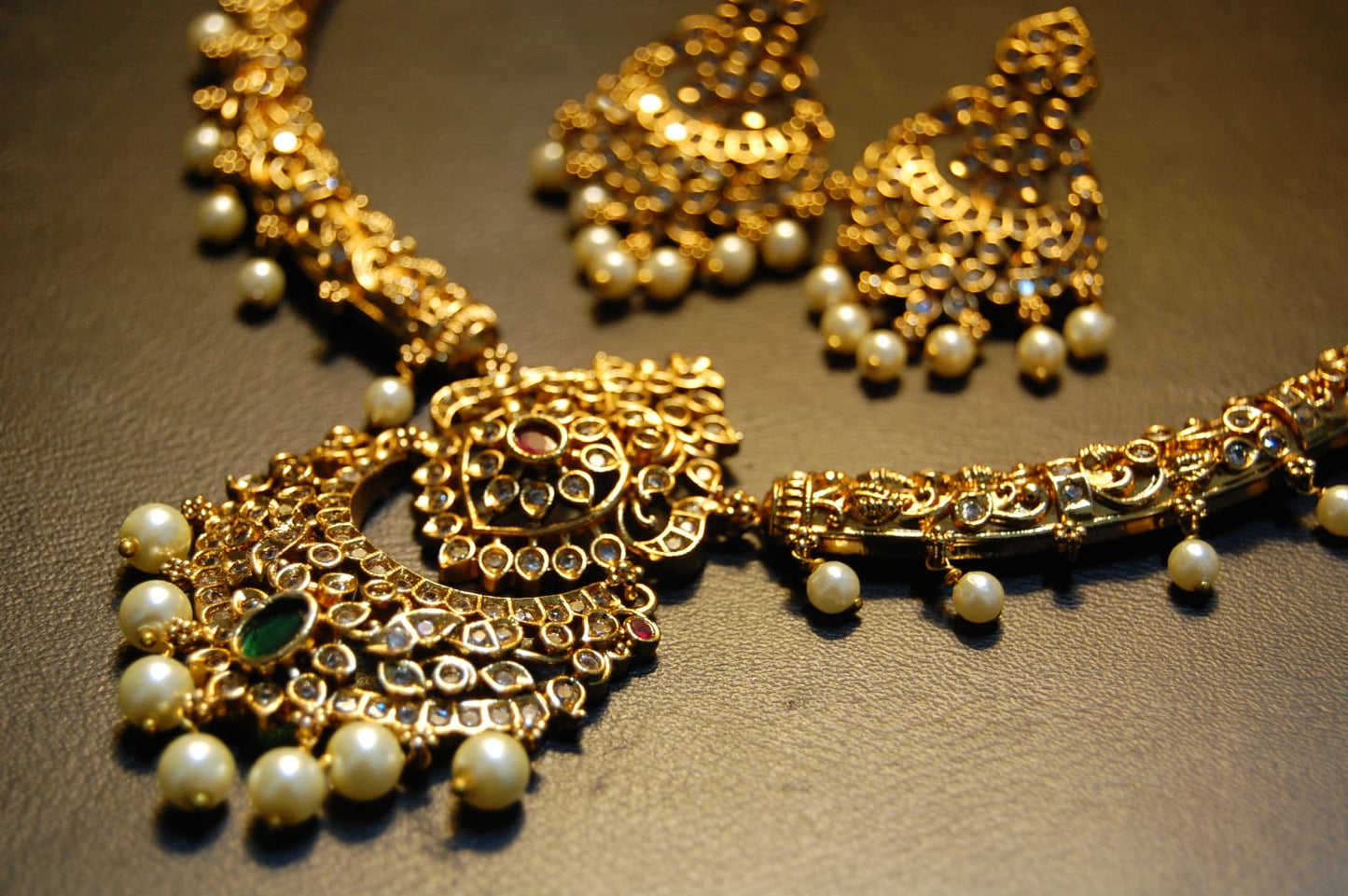 ELEGANT SOUTH INDIAN NECKLACE SET