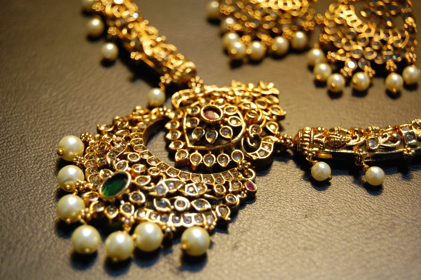 ELEGANT SOUTH INDIAN NECKLACE SET