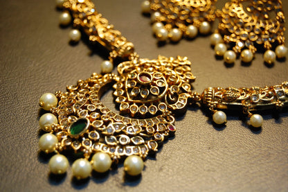 ELEGANT SOUTH INDIAN NECKLACE SET