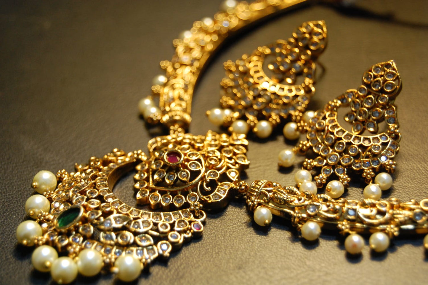ELEGANT SOUTH INDIAN NECKLACE SET