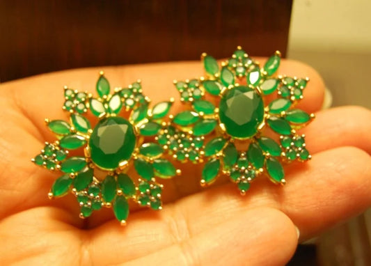 ELEGANT GREEN EARRINGS