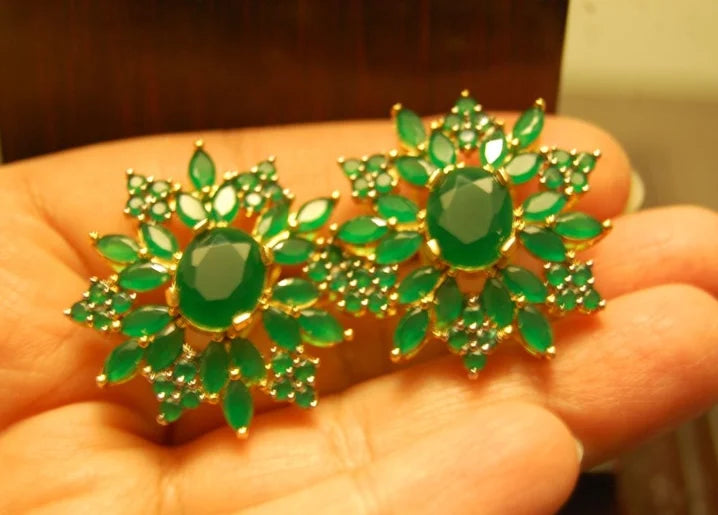 ELEGANT GREEN EARRINGS