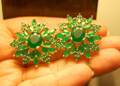 ELEGANT GREEN EARRINGS