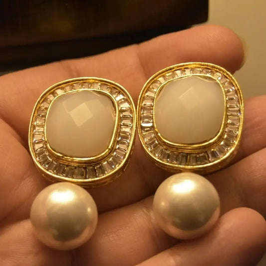 WHITE PEARL EARRINGS