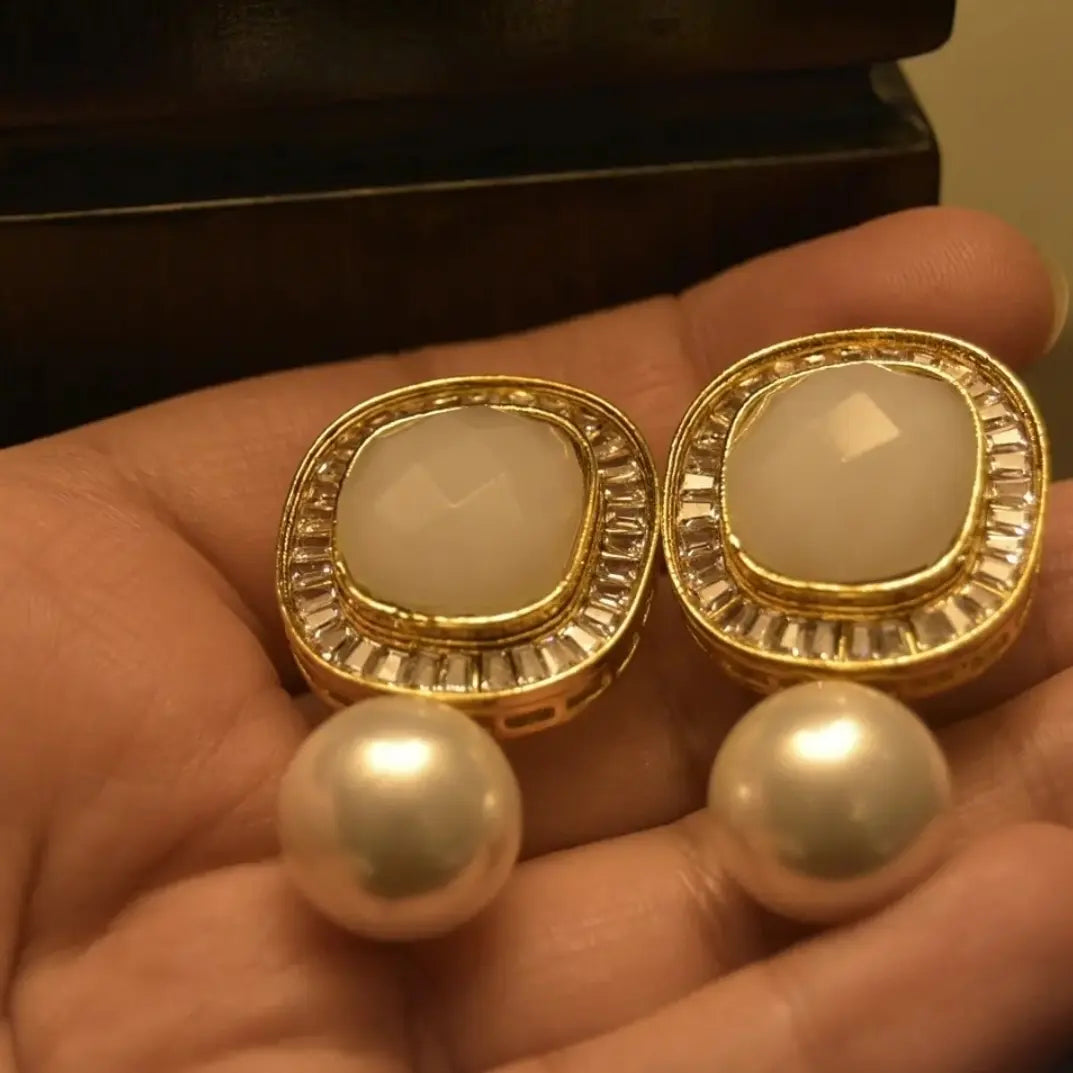 WHITE PEARL EARRINGS