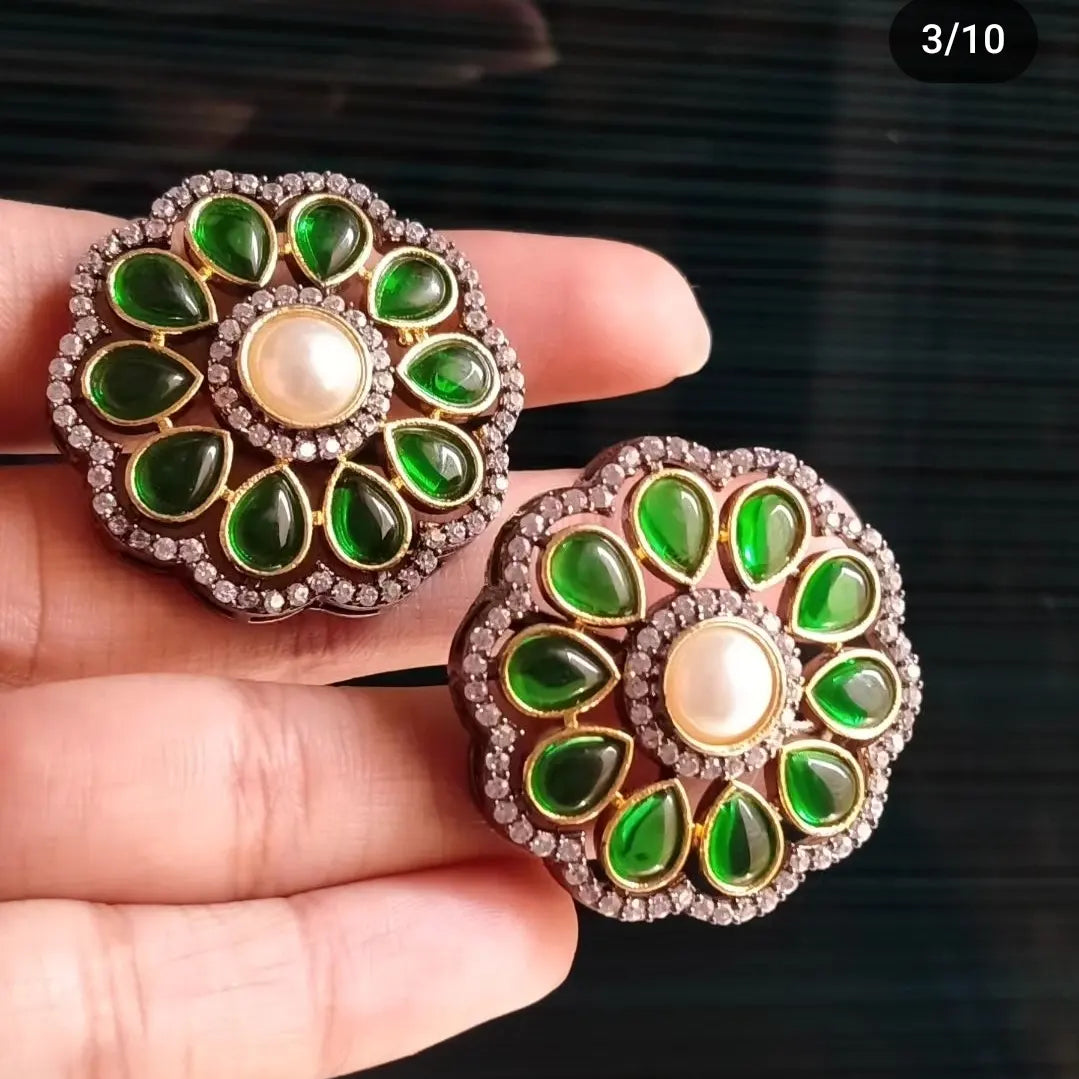 VICTORIAN EARRINGS WITH GREEN STONE
