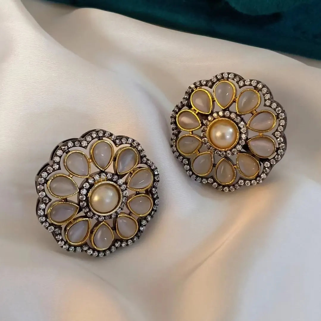 VICTORIAN EARRINGS WITH WHITE STONE