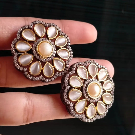 VICTORIAN EARRINGS WITH WHITE STONE