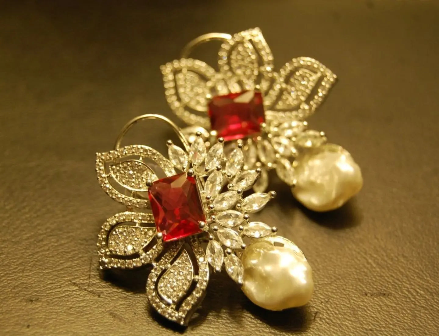 ZIRCON EARRINGS IN RED