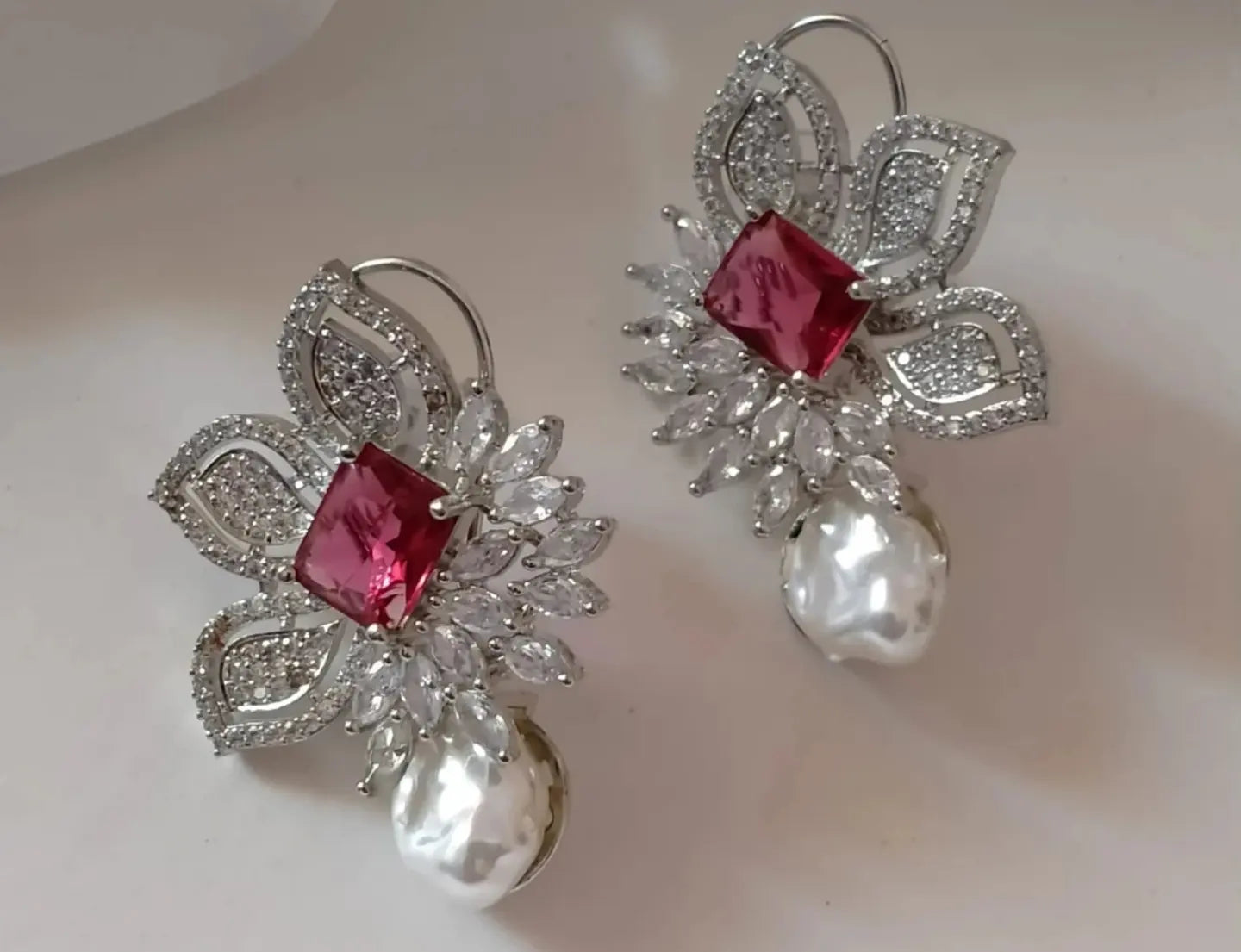 ZIRCON EARRINGS IN RED