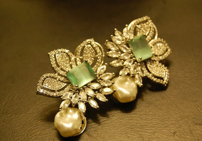 ZIRCON EARRINGS IN JADE GREEN