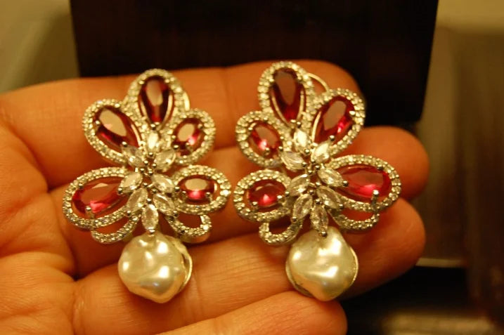 ZIRCON EARRINGS IN RED