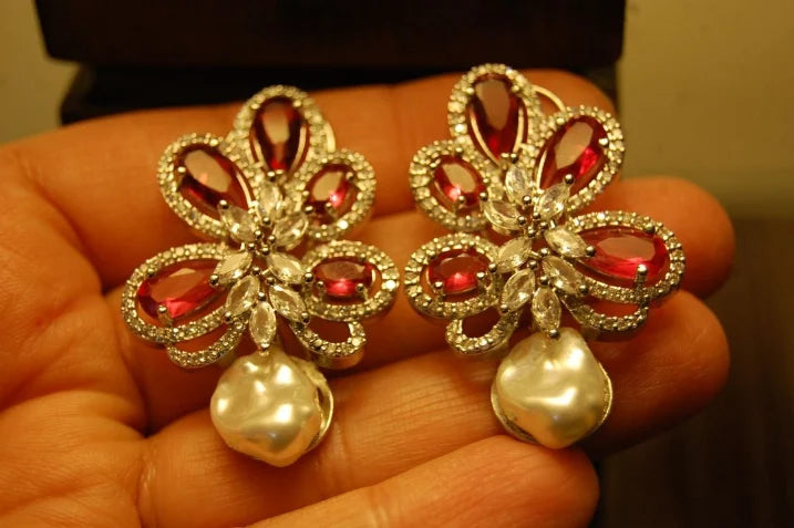 ZIRCON EARRINGS IN RED