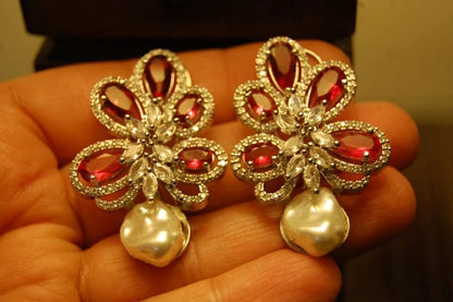ZIRCON EARRINGS IN RED