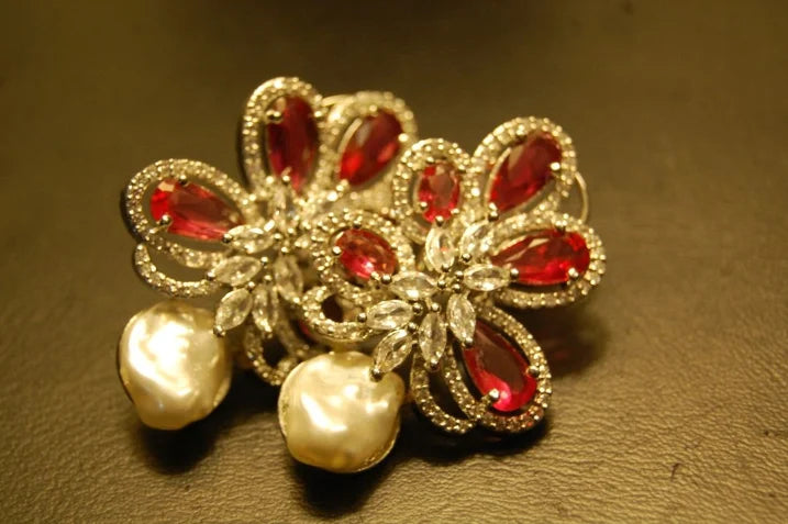 ZIRCON EARRINGS IN RED