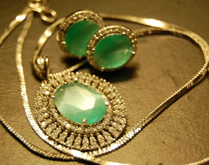 ZIRCON PENDANT SET IN JADE GREEN