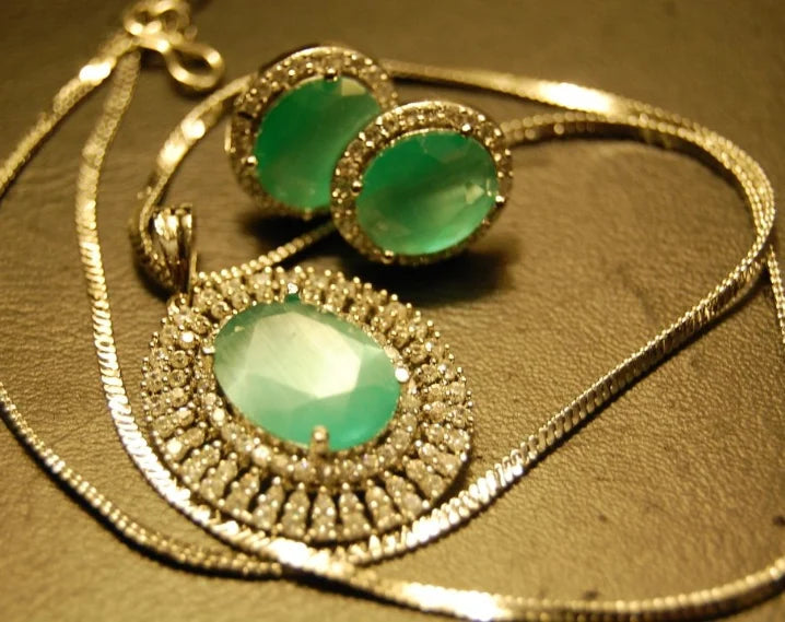 ZIRCON PENDANT SET IN JADE GREEN