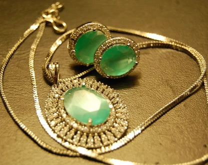 ZIRCON PENDANT SET IN JADE GREEN