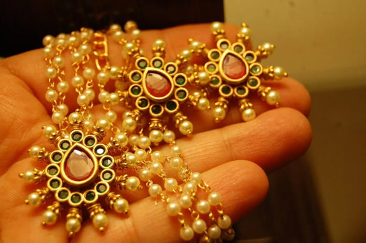PRACTICAL EARRINGS & PENDANT SET